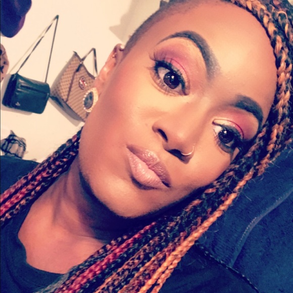 Meet your Posher, Etoya - Picture 7 of 8